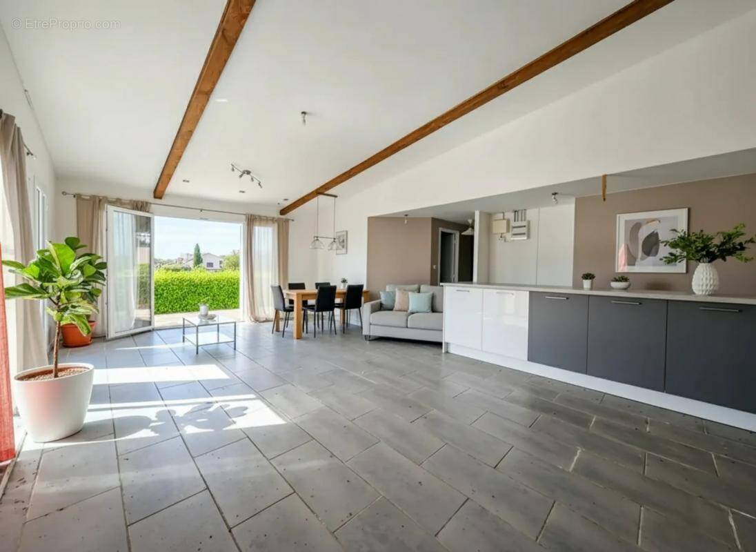 Maison à CHAMPAGNAC