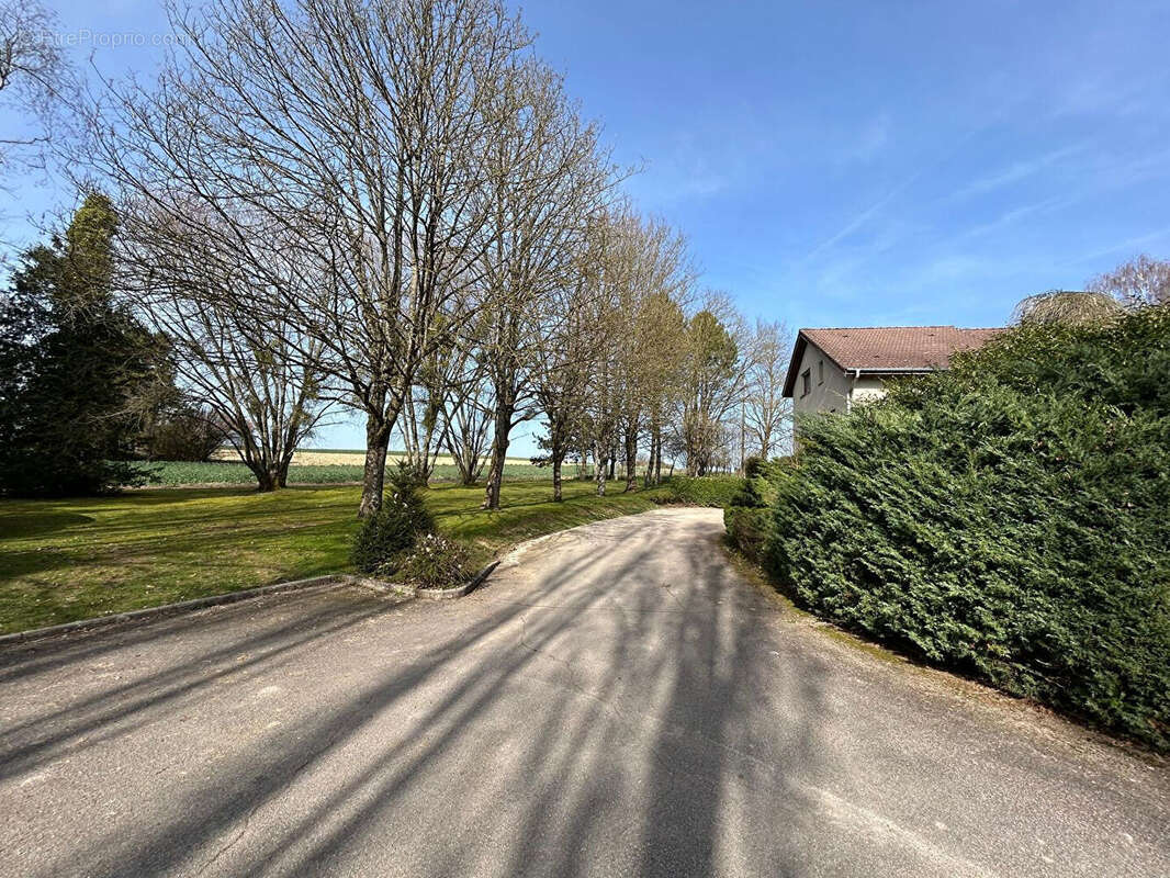 Maison à MADONNE-ET-LAMEREY