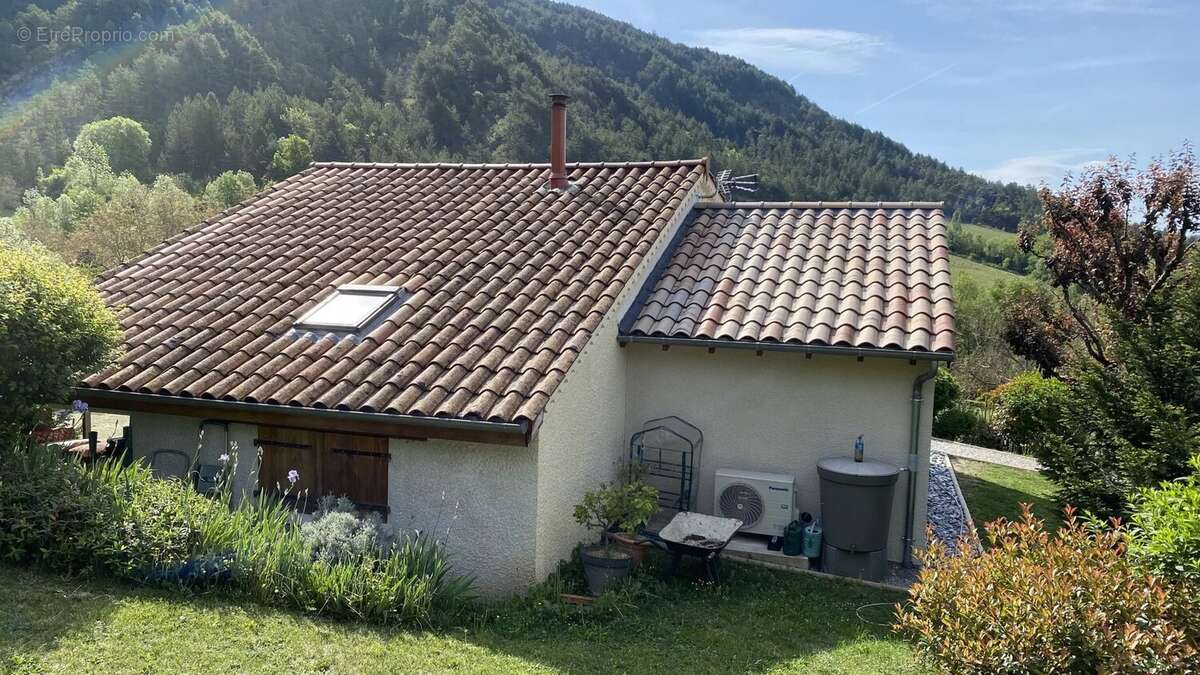 Maison à LAVAL-D'AIX