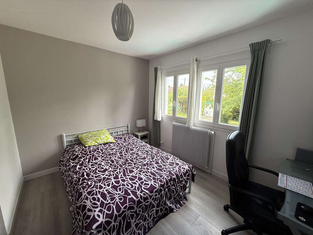 Maison à LA QUEUE-LES-YVELINES