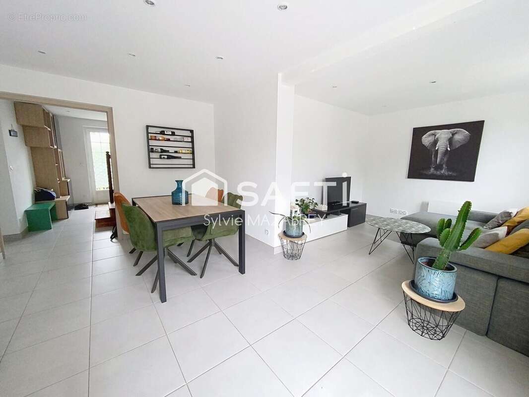 Maison 101 m² à Villecerf  - photo 3