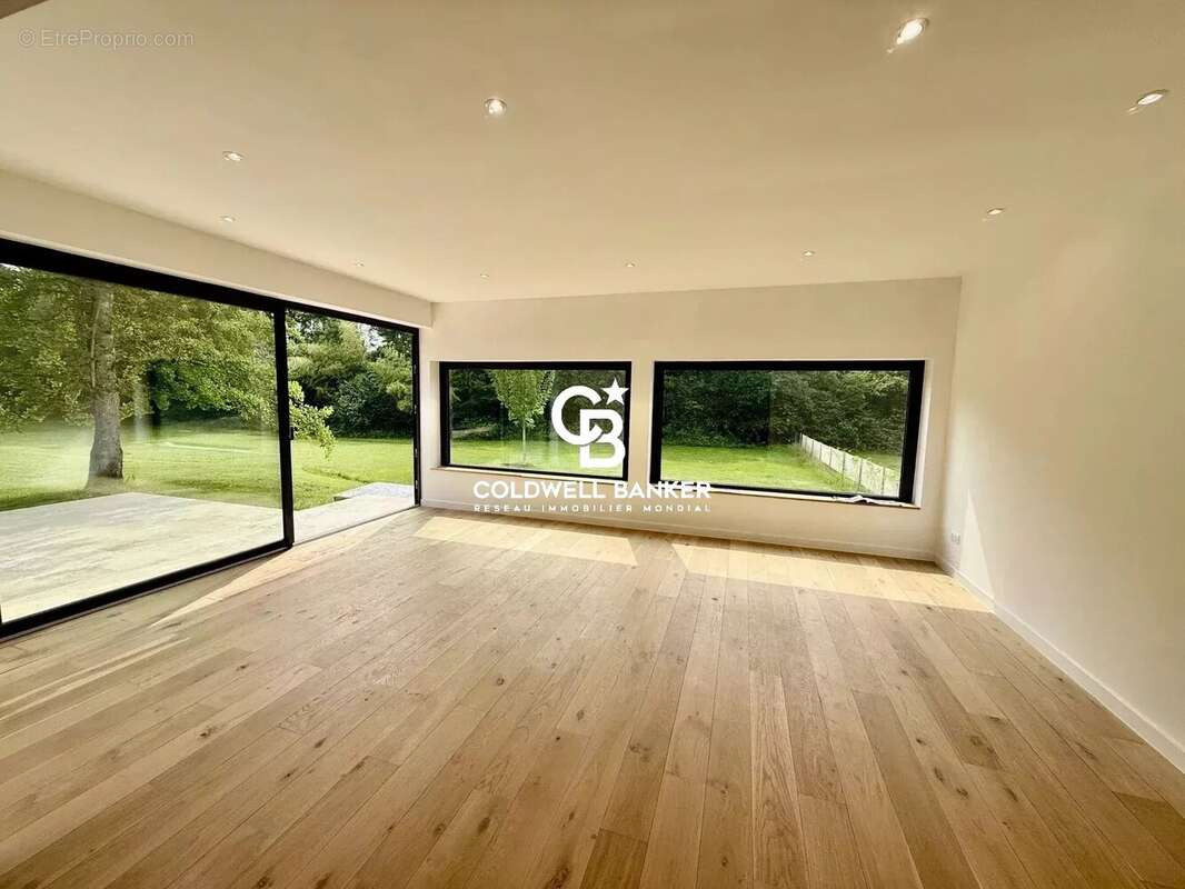 Maison à PREVESSIN-MOENS