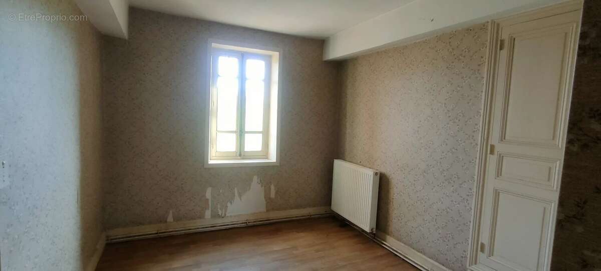 Maison à SAINT-BONNET-DE-JOUX