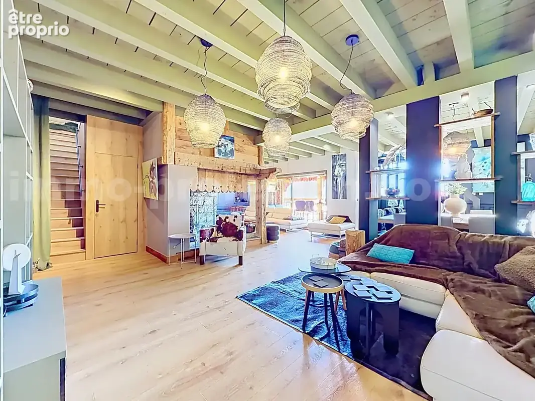 Appartement_T4_Araches_la_frasse_les_carroz_terrasse_balcon_belle_superficie_proche_prox_frontière_Suisse_direction_GENEVE_autoroutes_investissement_locatif_vente_vue_séjour_cuisine_ouverte_calme_nature
