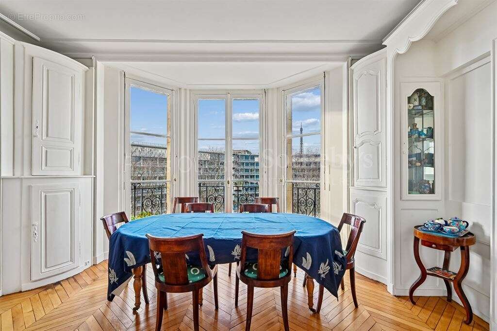 Appartement à PARIS-7E