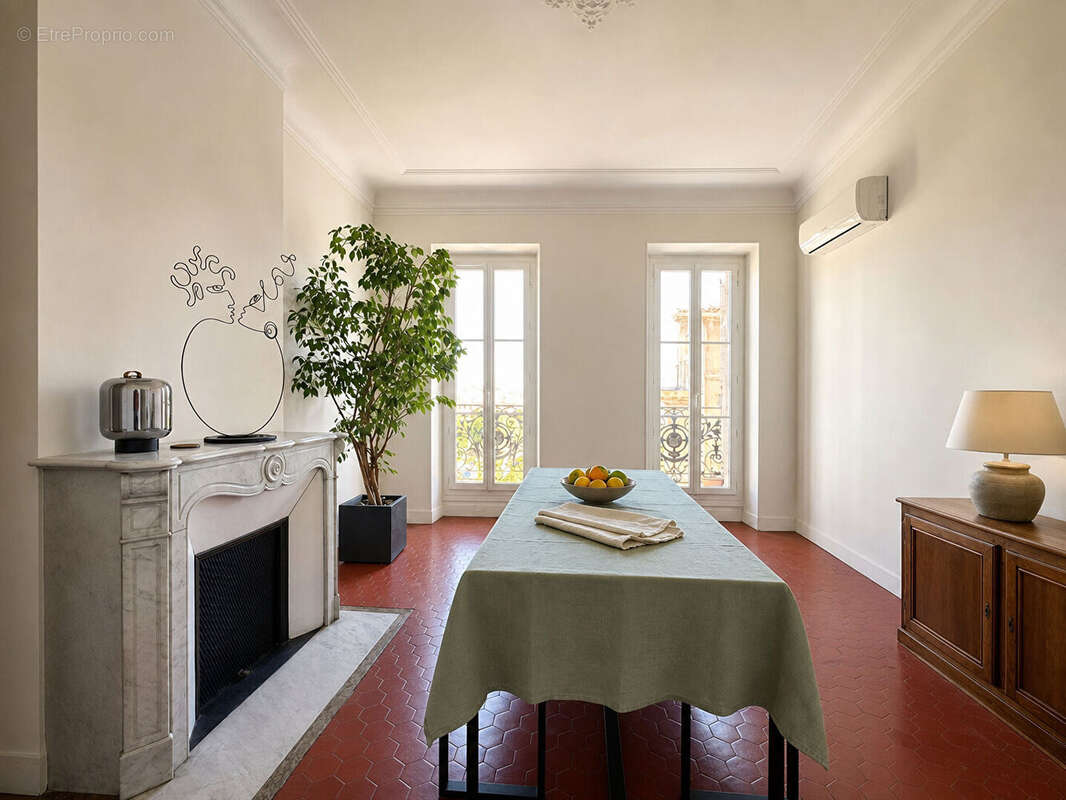 Marseille - Appartement de caractère de 139 m²  Vue mer & Place Jean Jaurès - photo 2
