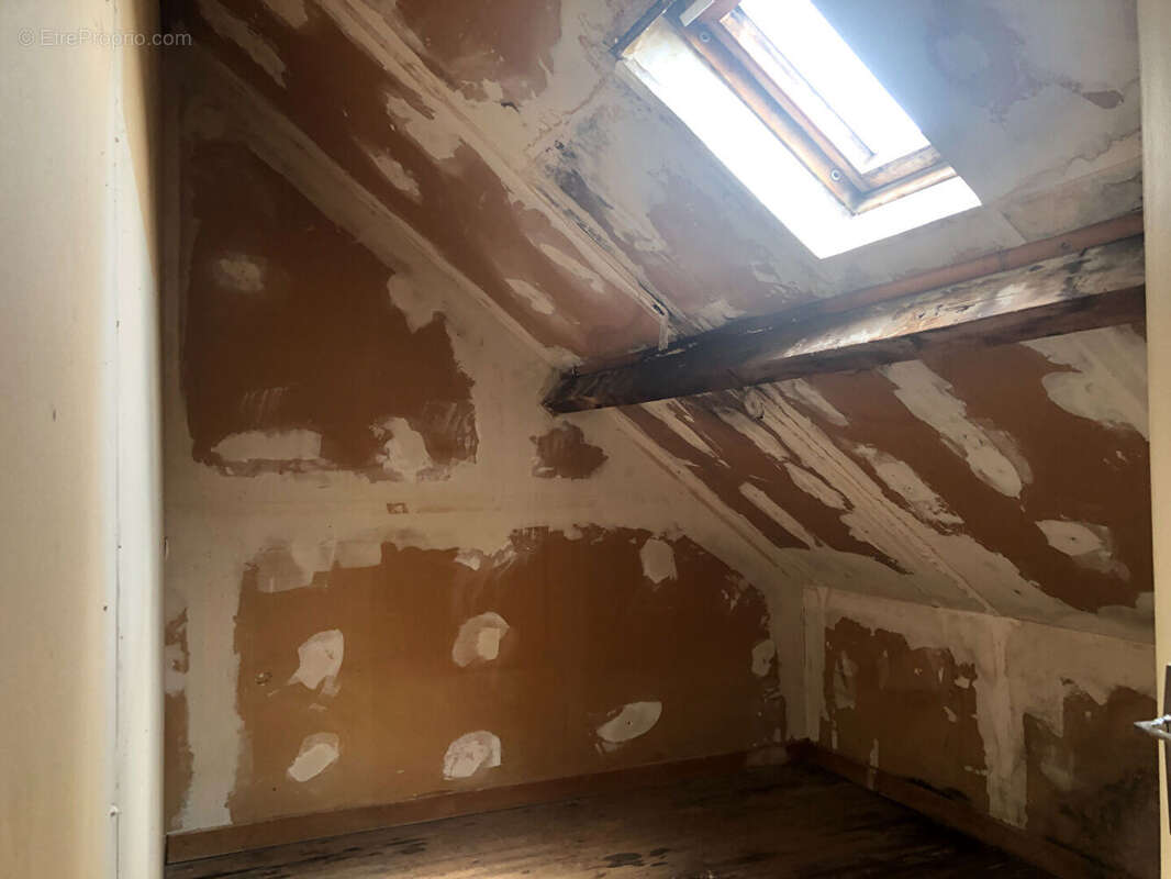 Maison en pierre avec fort potentiel - Terrain de 792 m² - photo 10