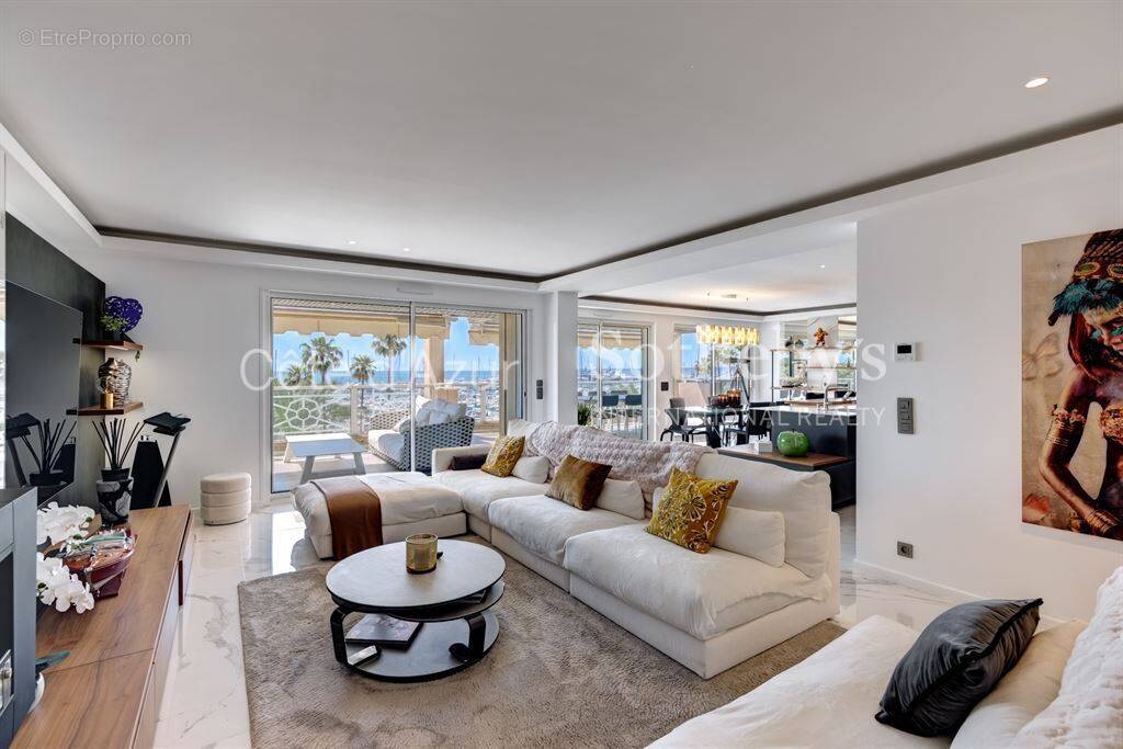 Appartement à VALLAURIS
