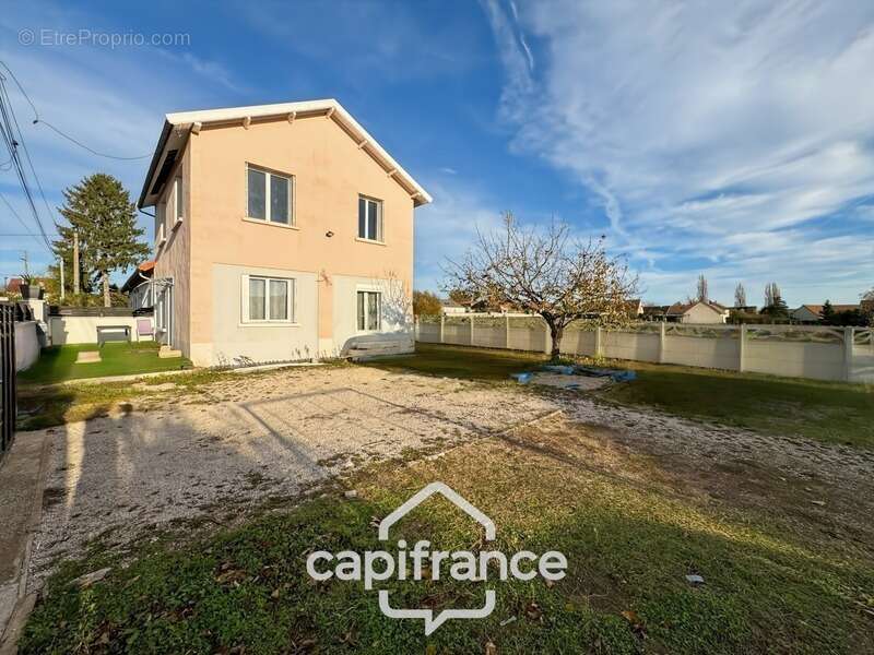 Maison à OUROUX-SUR-SAONE