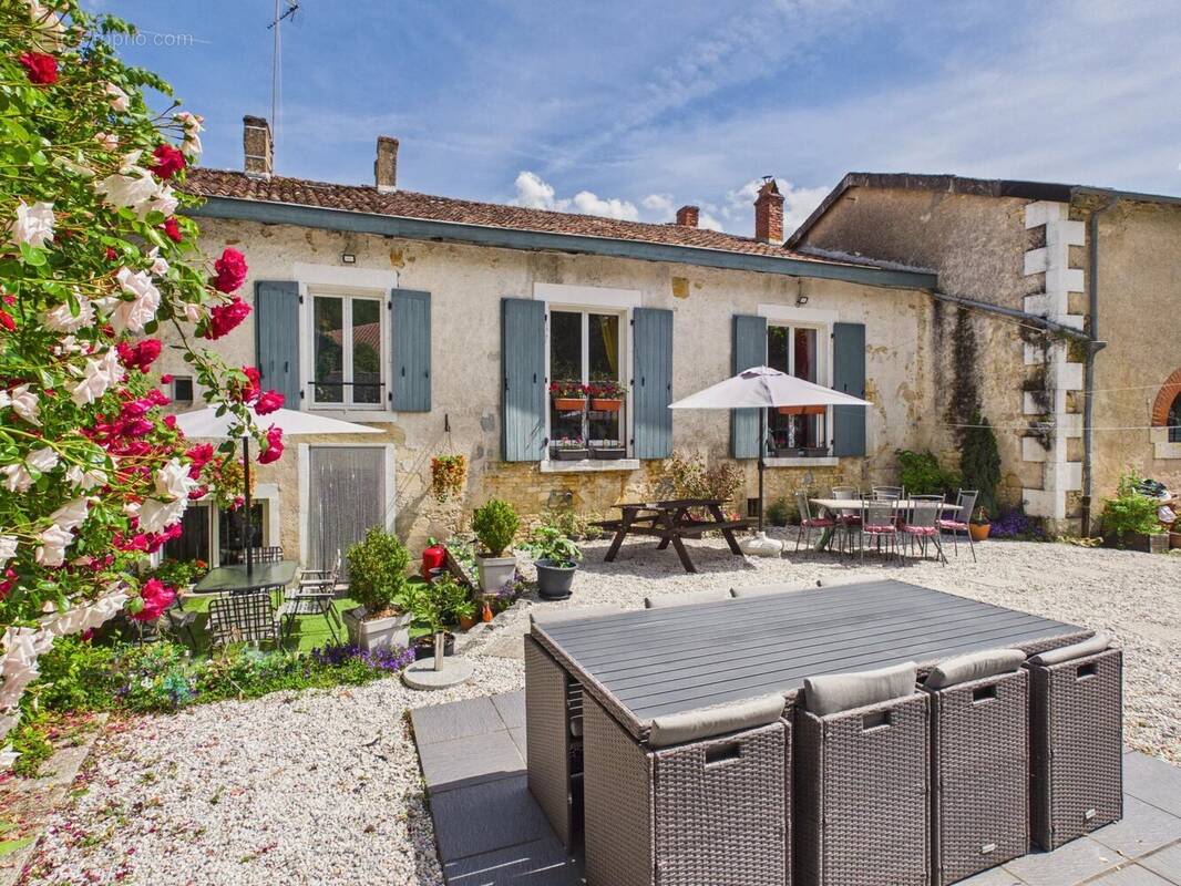 Maison à CHAMPAGNE-MOUTON