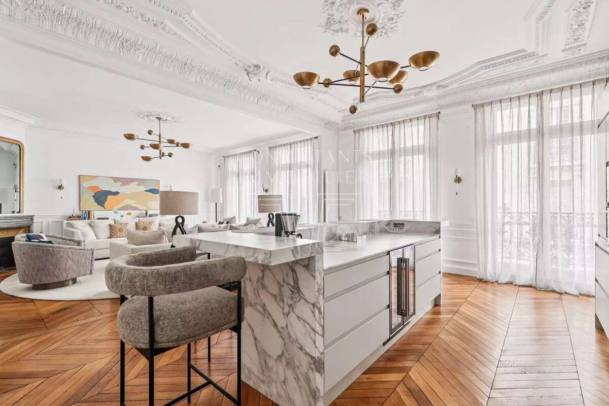 Appartement à PARIS-7E