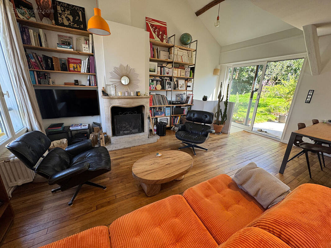 Maison à LES MESNULS