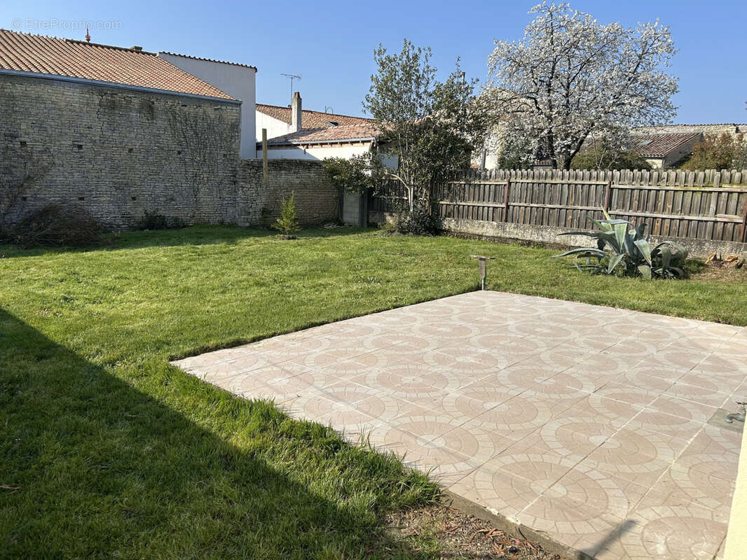 Maison à SAINT-SAUVEUR-D'AUNIS