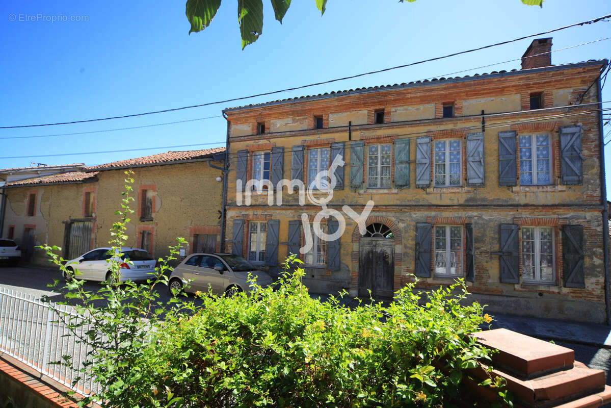 Vue Pyrénées, maison de Maitre, 200m2, nombreuses dépendances. - photo 2