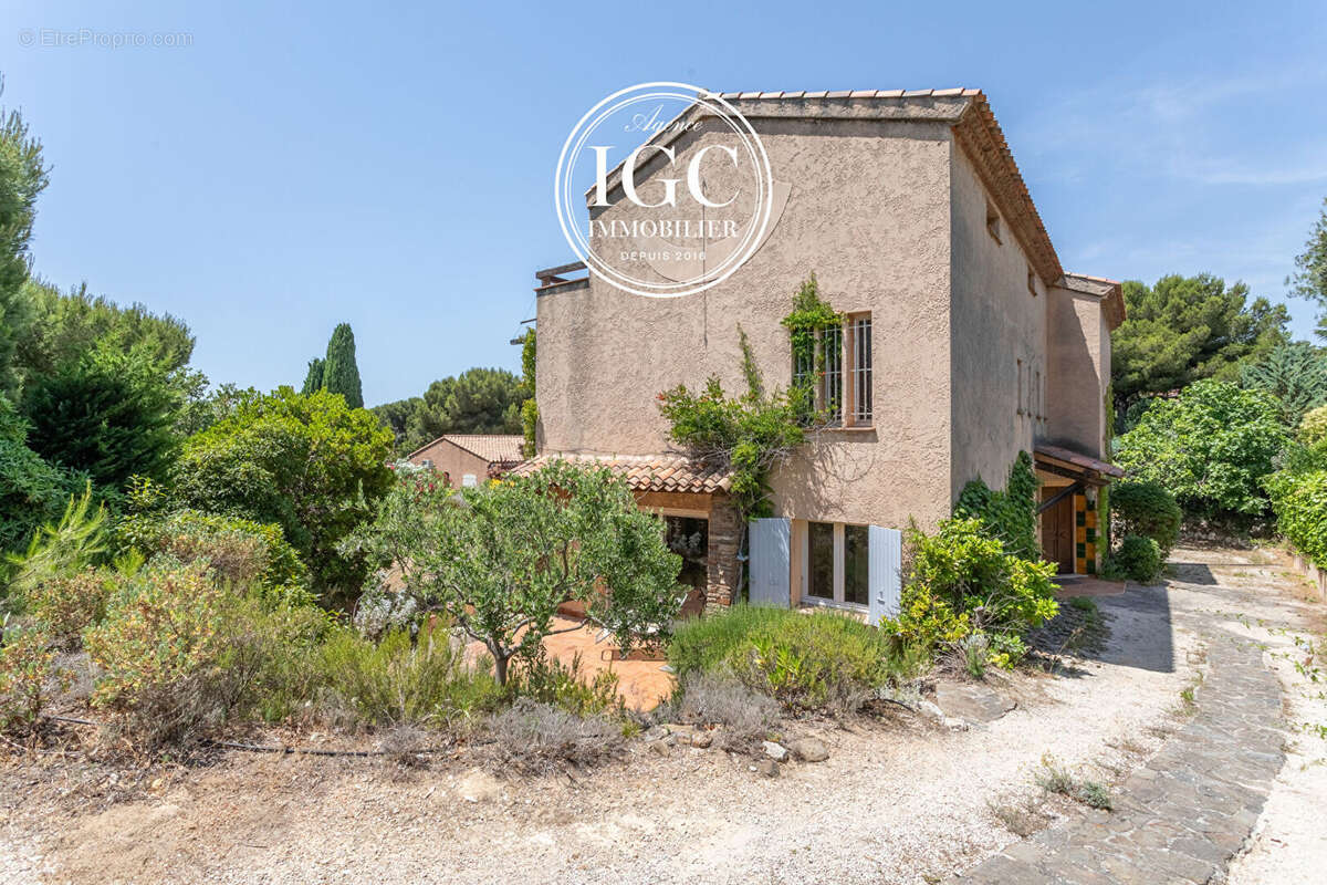 Propriété de caractère avec vue mer  320 m² Terrain de 1 400 m²  Secteur Barqueroute - photo 9
