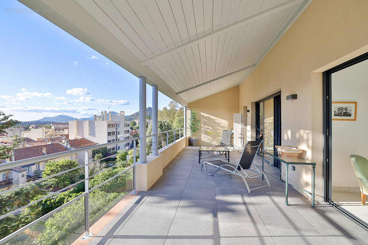 Appartement à HYERES