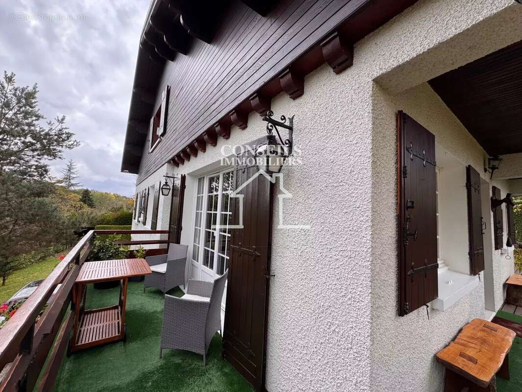 Maison à VILLENEUVE-SUR-YONNE