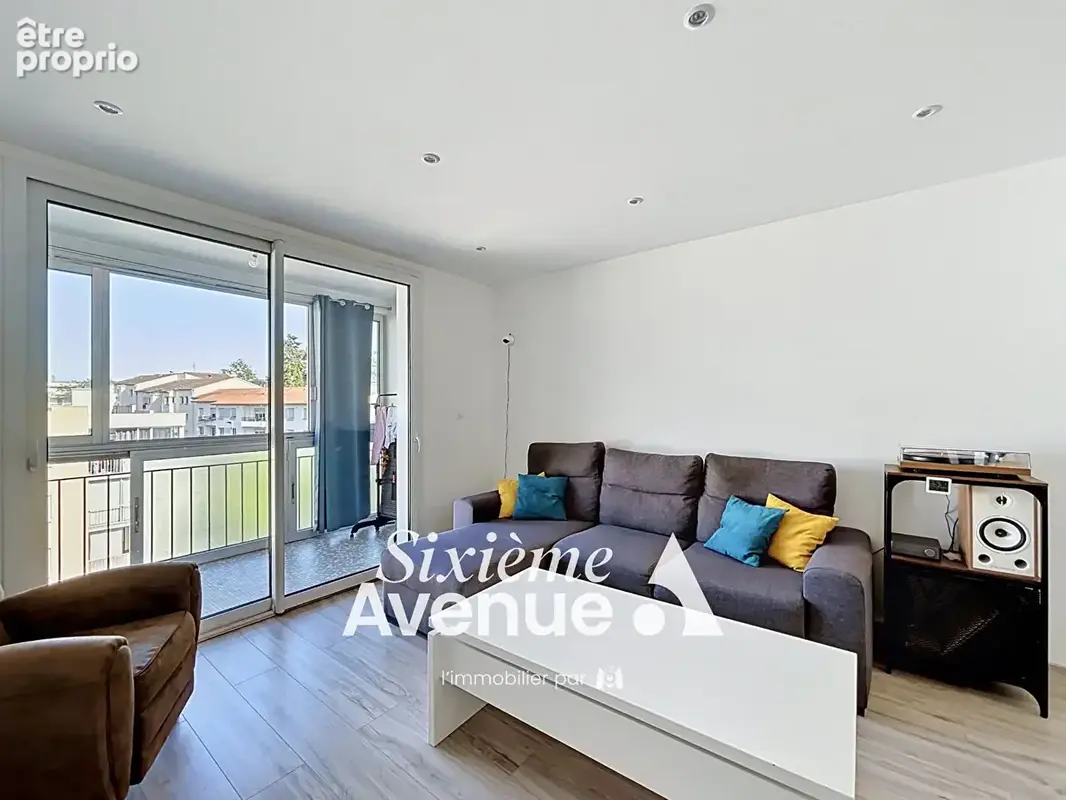 Appartement à DECINES-CHARPIEU