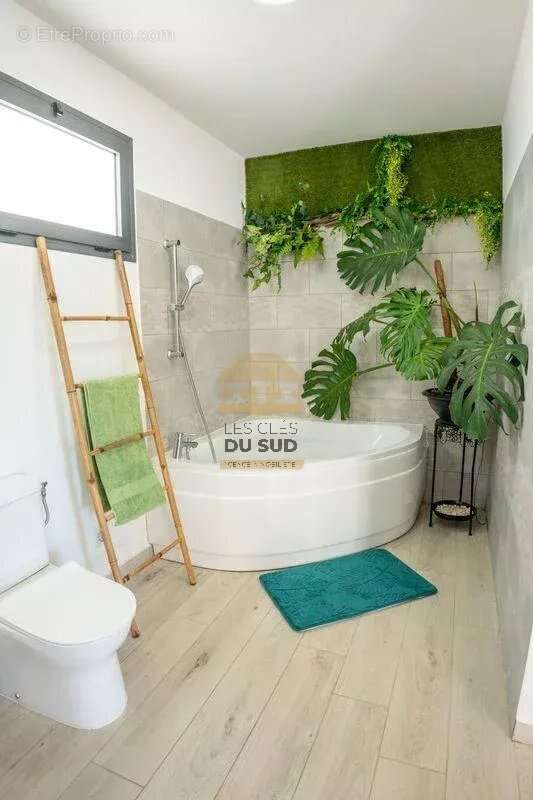 Villa T4 neuve avec piscine chauffée et vue mer imprenable à vendre à L’Étang-Salé - photo 7