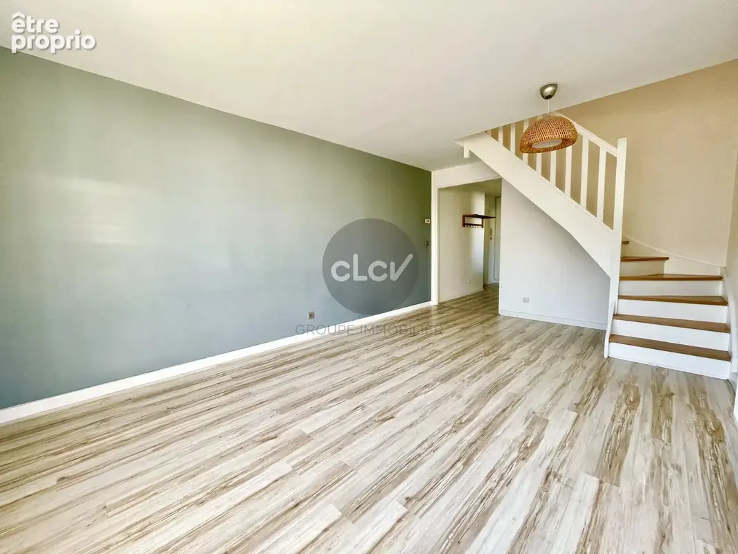 Maison sur le toit / Duplex Dernier étage avec Terrasse / La Soie 69120 VAULX EN VELIN - photo 5