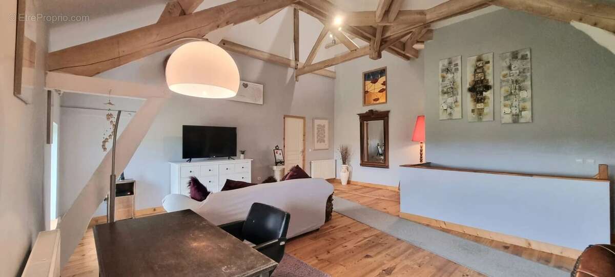 Maison à CASTELNAU-MONTRATIER