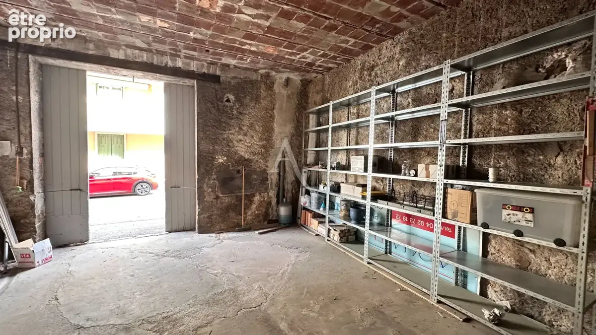 Photo Parking à Vinon-Sur-Verdon au prix de 42 500€