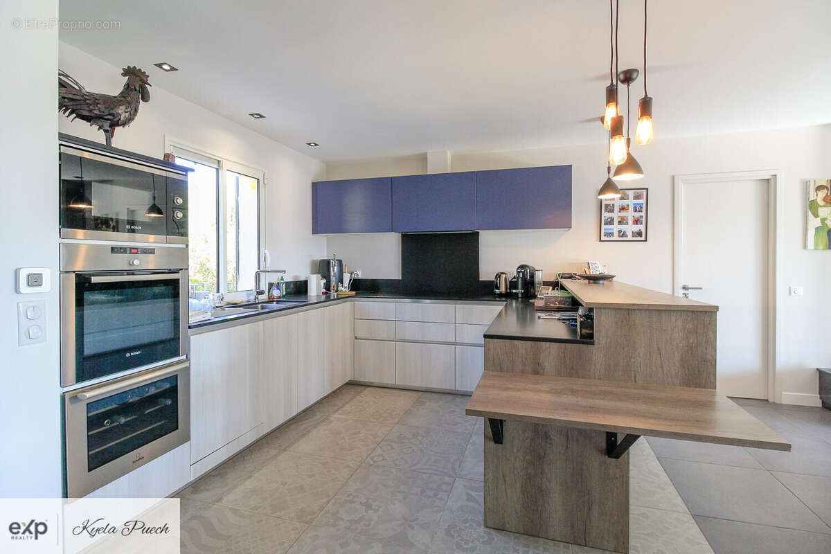 Kyela Puech- ep luxury présente villa de 2 chambres avec deux studios indépendants, piscine, terrain constructible, vue imprenable sur Villelaure, proche Pertuis et Aix-en-Provence - Maison à VILLELAURE