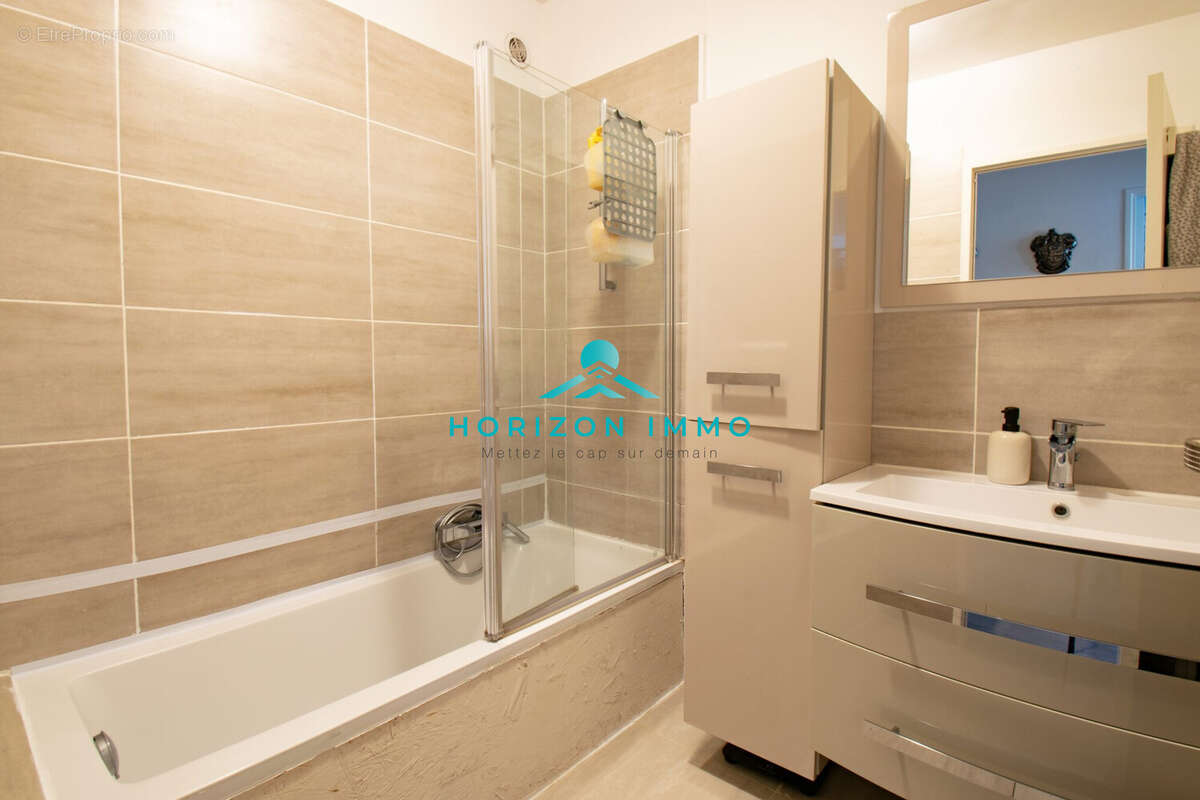 Appartement à SAINT-LAURENT-DU-VAR