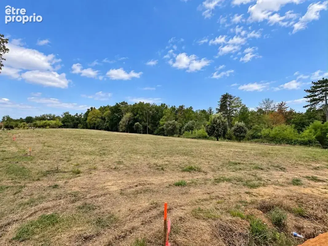 Terrain 3020 m² à Sarlat-La-Caneda · 67 000 €