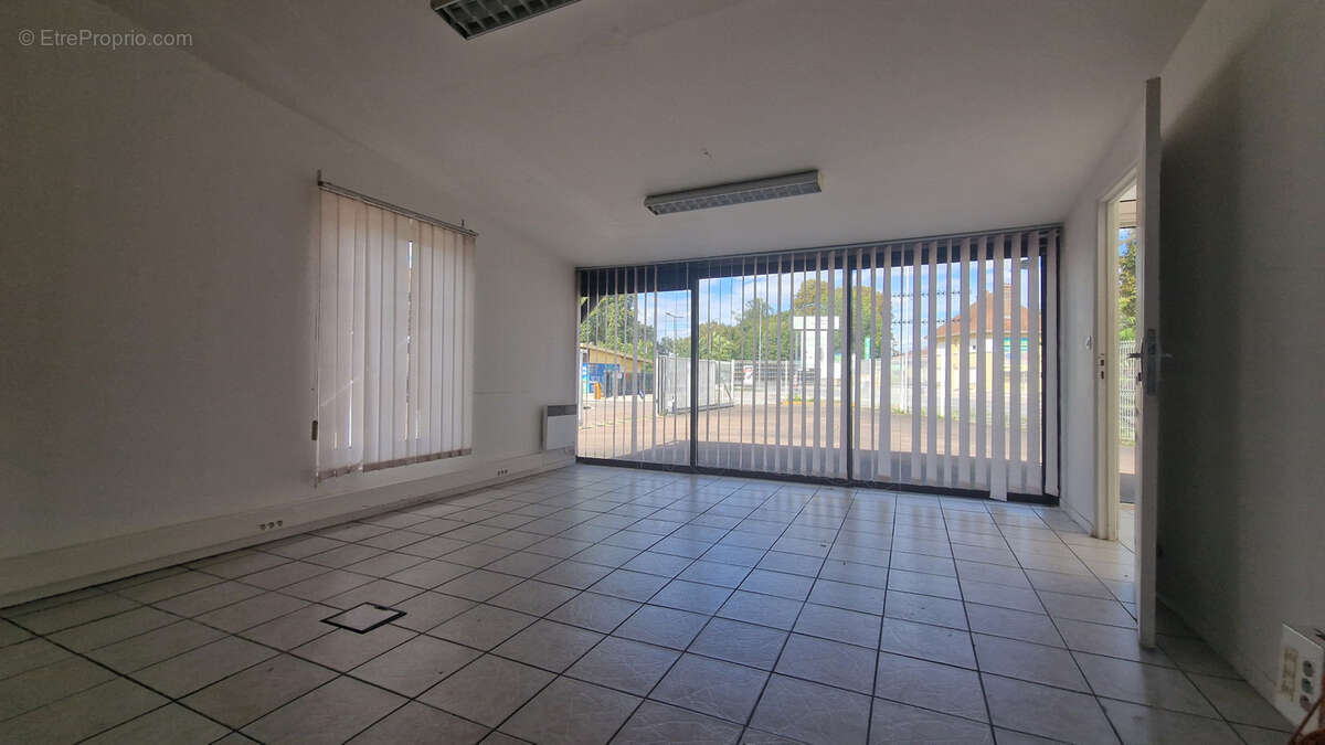 Autre à PONT-SAINTE-MARIE