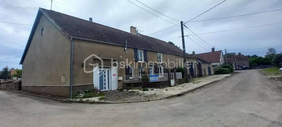 Maison à FAYL-BILLOT