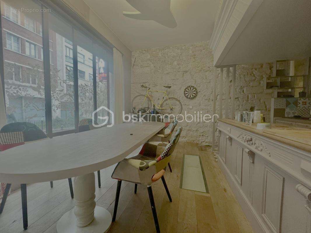 Appartement à PARIS-18E