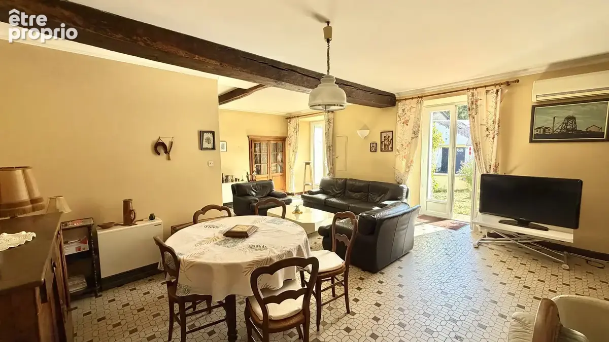 A vendre maison ancienne saint clément de la place - photo 3