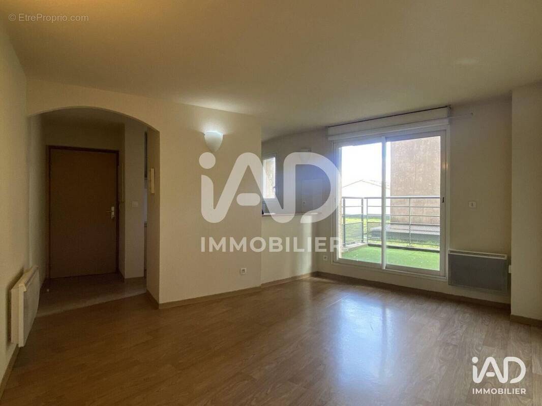 Photo 1 - Commerce à CASTELGINEST