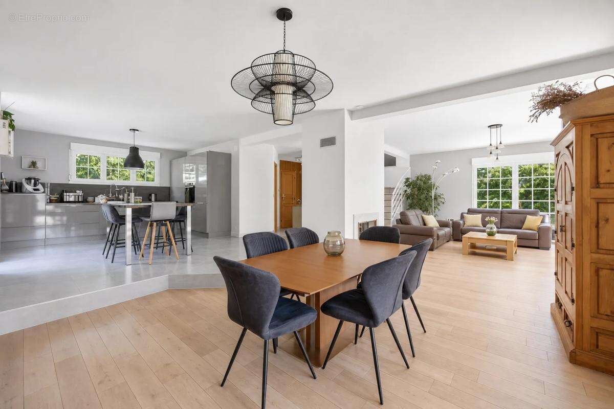 Propriété familiale de 185 m² avec piscine, sans vis-à-vis - photo 7