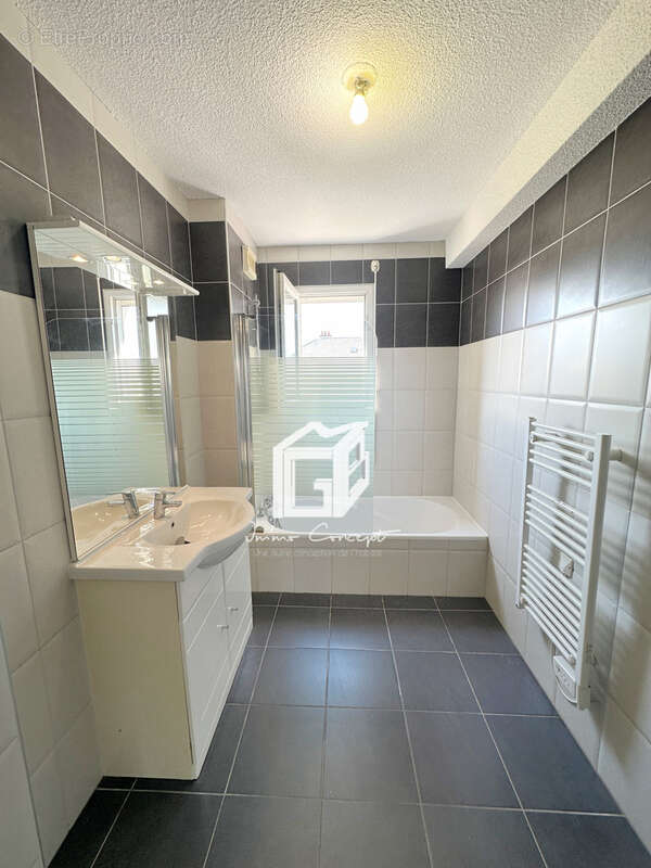 Appartement à LUC-LA-PRIMAUBE