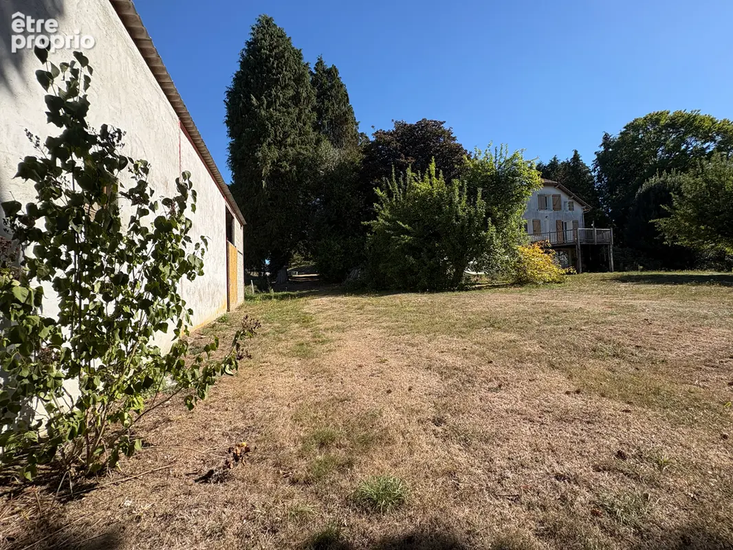 Belle propriété avec près de 3 hectares de terrain sur la commune de Champnetery - photo 2
