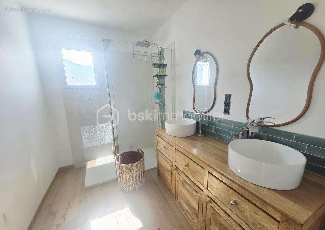Maison d'environ 90 m² à Vesseaux - photo 18