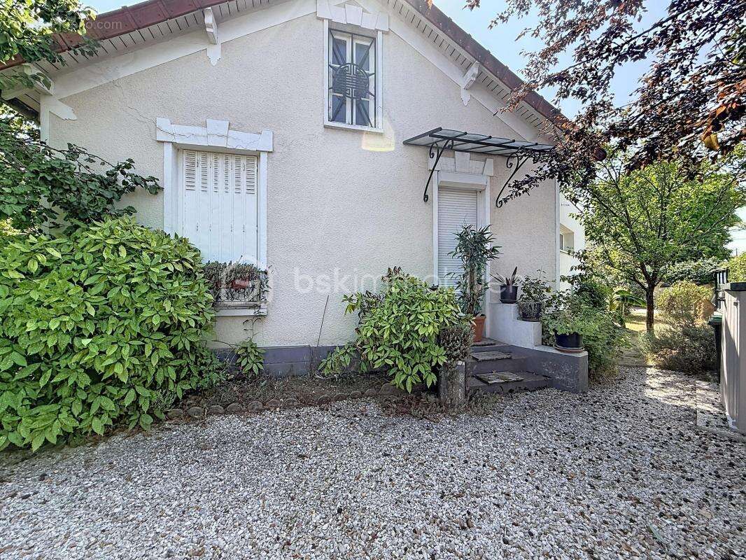 Charmante maison familiale avec 2 chambres, bureau et jardin de 497 m² - photo 18