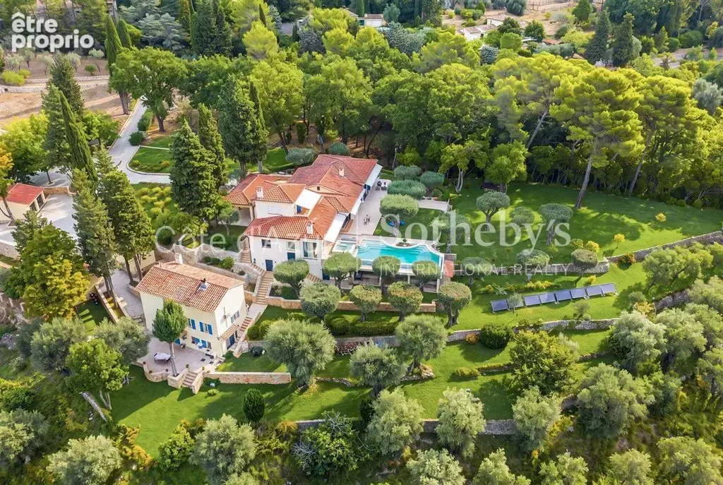 Grasse, vaste propriété familiale avec deux maisons, piscine à débordement et vue mer - photo 15