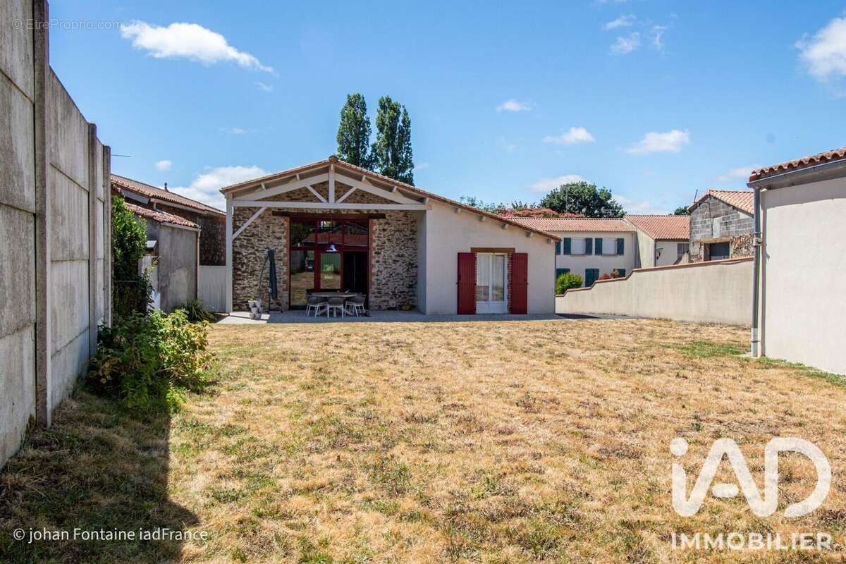 Maison 117 m² à La Copechagniere  - photo 2