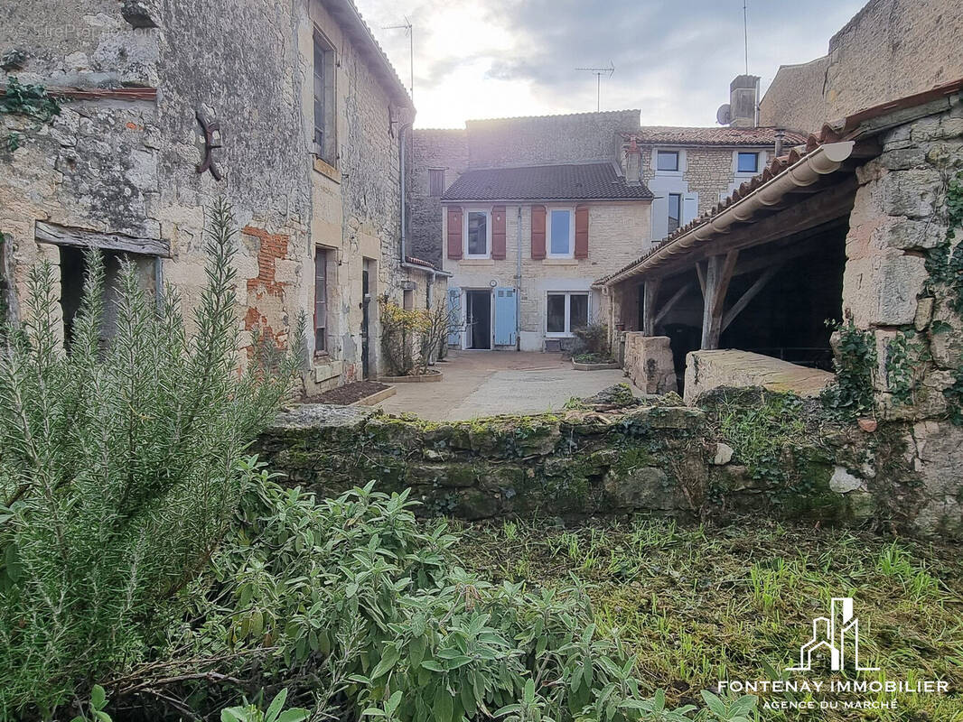 Maison à FONTENAY-LE-COMTE