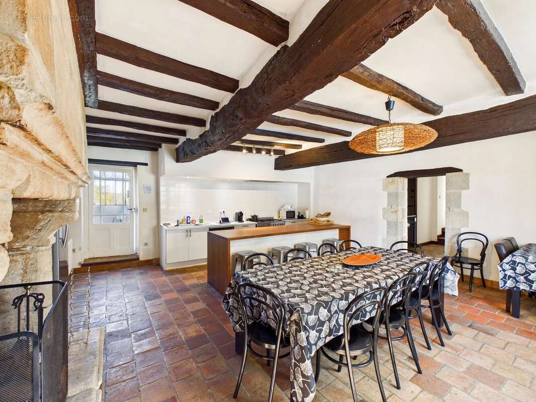Maison à THURAGEAU