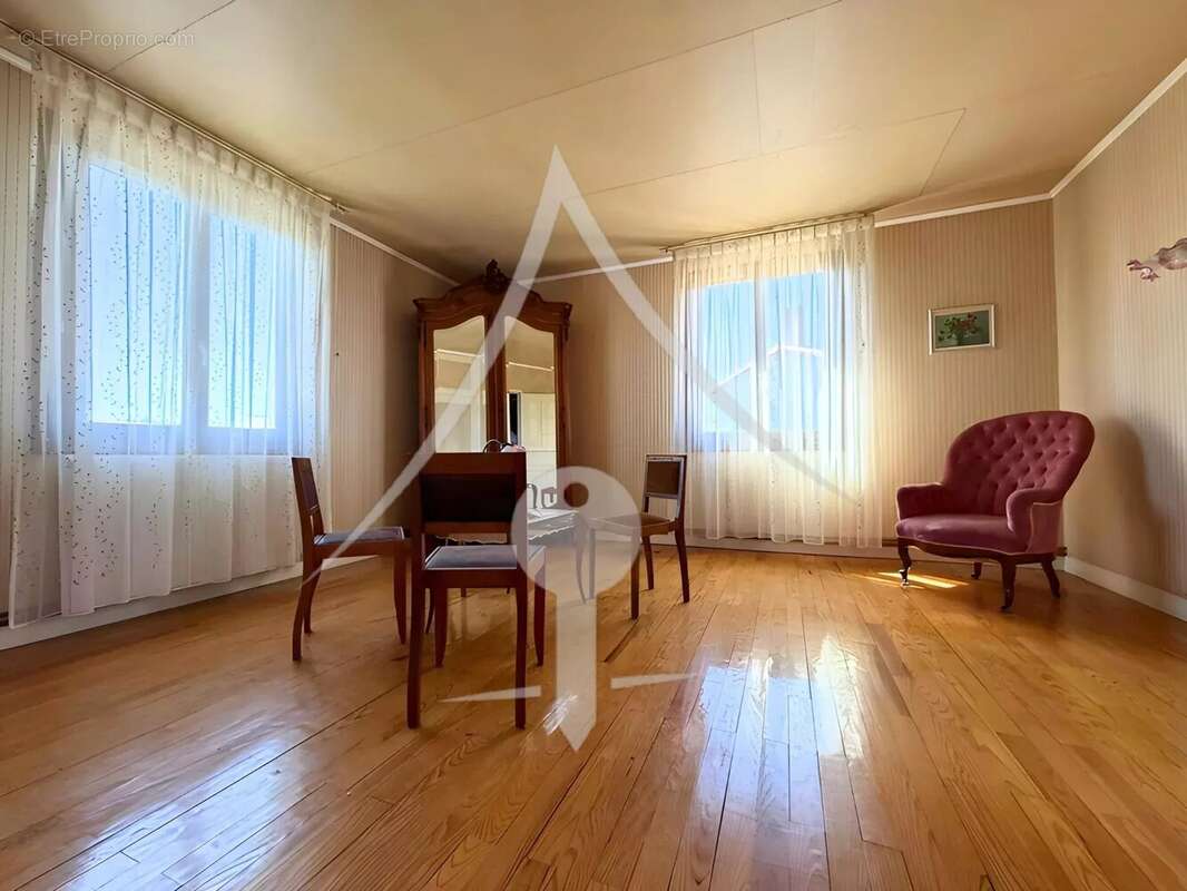 Maison à LAVERNOSE-LACASSE