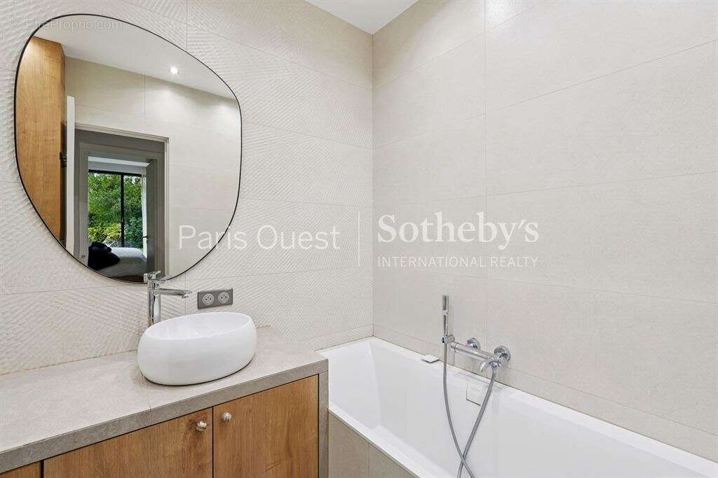Appartement à NEUILLY-SUR-SEINE
