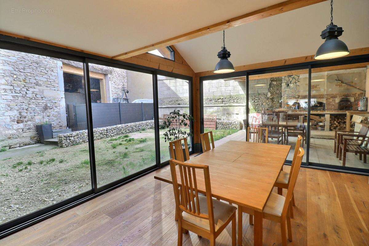 Belle maison en pierres - 200m² + dépendance - photo 3