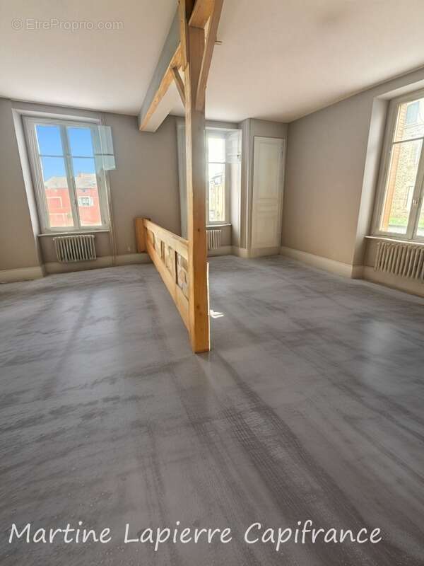 Commerce à SAINT-SYMPHORIEN-SUR-COISE