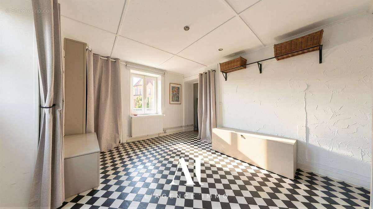 Maison à PERON