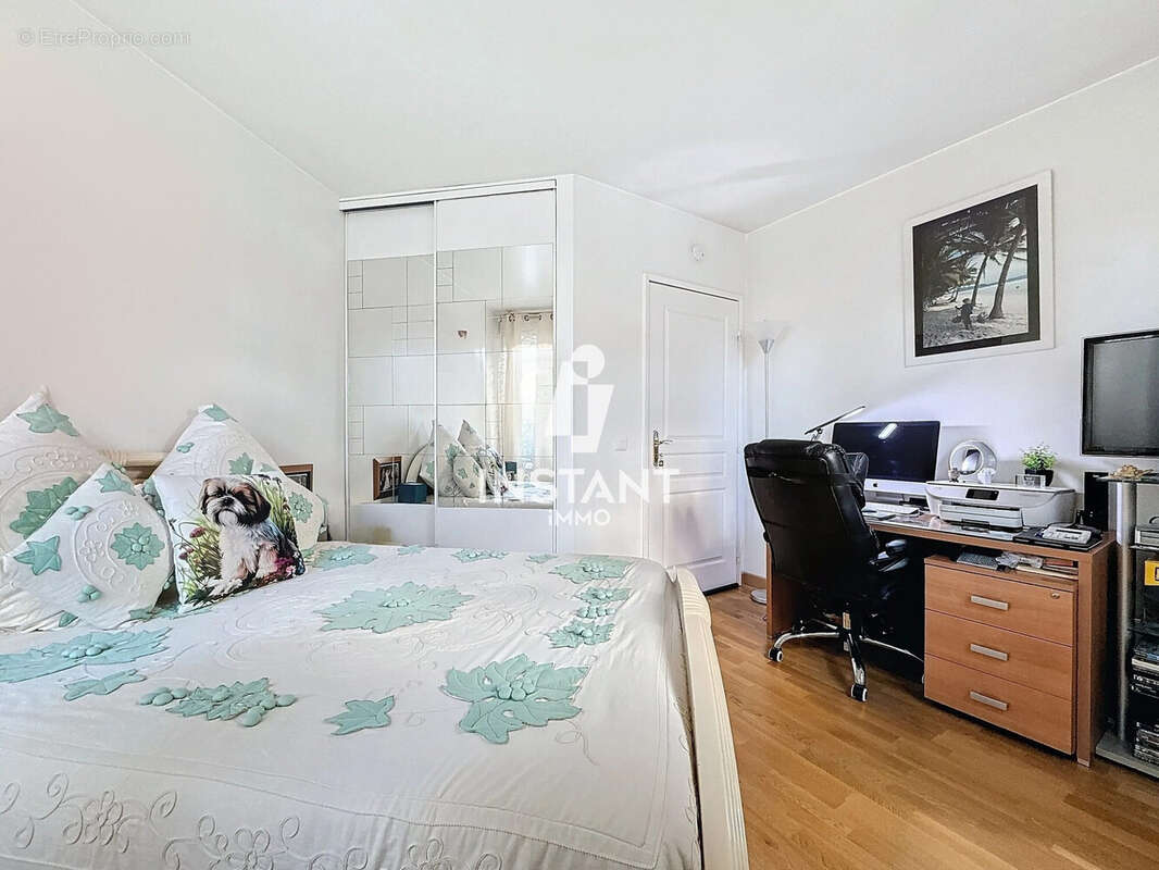 Appartement à CHARENTON-LE-PONT