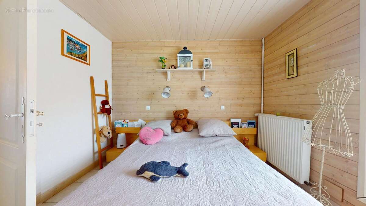 A VENDRE : Maison 6 pièces avec cour et jardin  ( à 20 mins de REIMS via l'autoroute A34) - photo 7